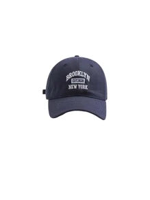 Gorra de beisbol con letras bordadas