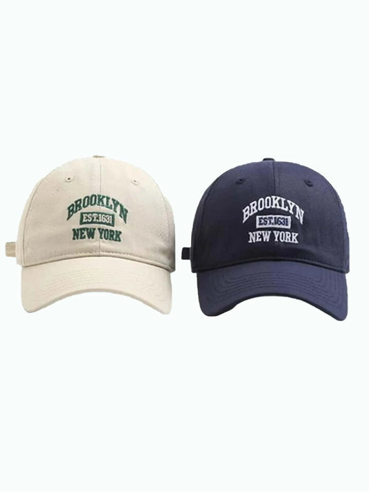 Gorra de beisbol con letras bordadas