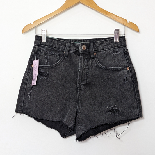 Short Corto "Sofi" Denim Prelavado y Roto